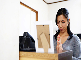 お婆ちゃんと孫 ~とても孫がいるとは思えないスタイル抜群の爆乳美魔女との精子カラッポ小悪魔豊乳性活~ かおる(55歳/Jカップ) サンプル動画サムネイル